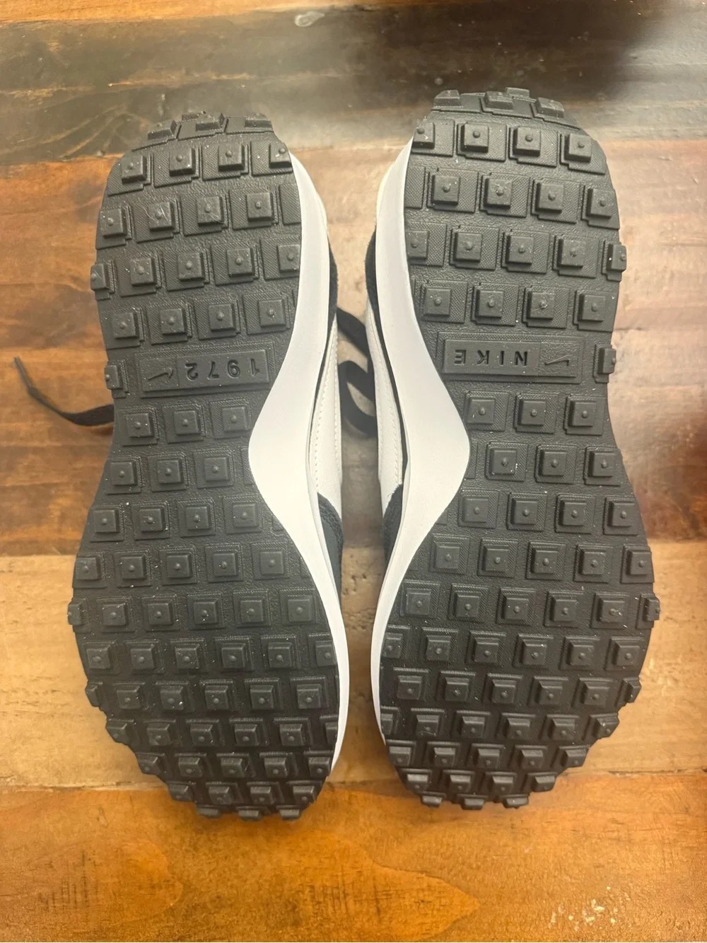 Nike Women's Waffle Debut Shoes Sz 6.5 Sneakers - Black/ White (DH9523-002)
